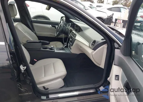 2014 Mercedes-Benz C 250 Sport из США, поврежденный, VIN WDDGF4HB3EA933716